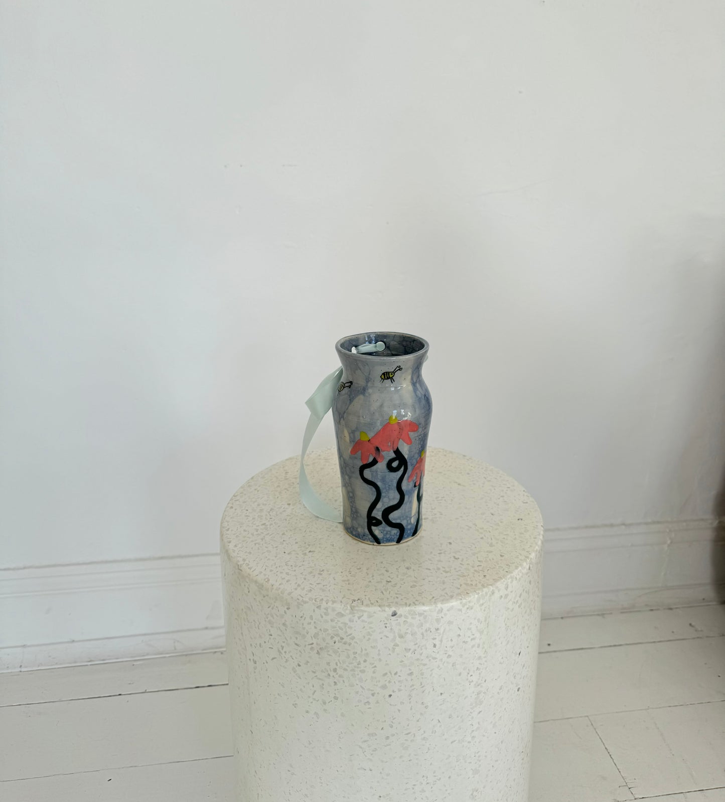 Bee pollen Vase