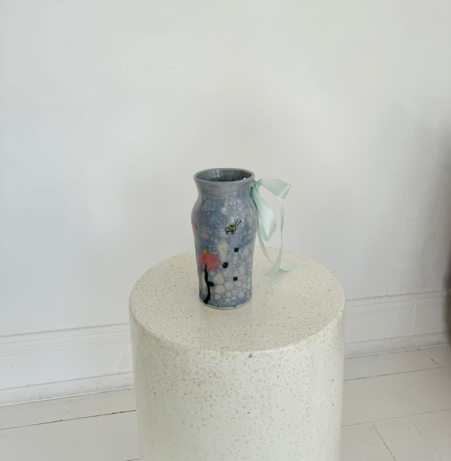 Bee pollen Vase